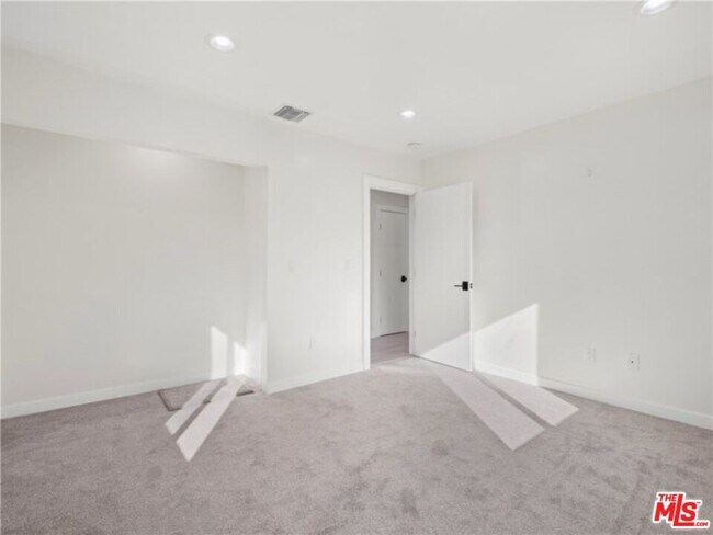 Building Photo - 17601 Rhoda St