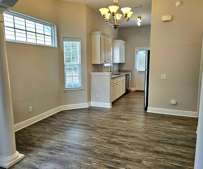 Building Photo - 321 Summercreek Cove