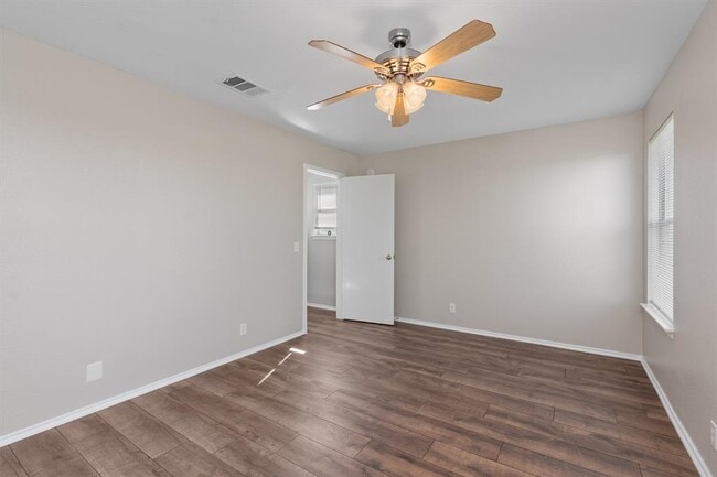 Building Photo - 403 Lakemont Dr