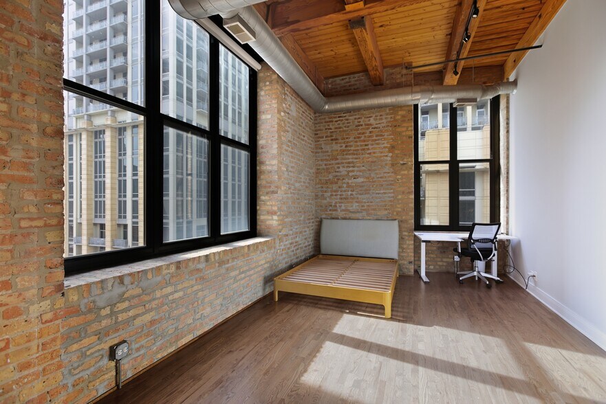 Building Photo - 525 W Superior St