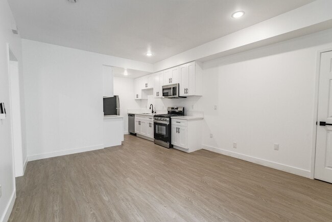 Interior Photo - 1527 Veteran Ave