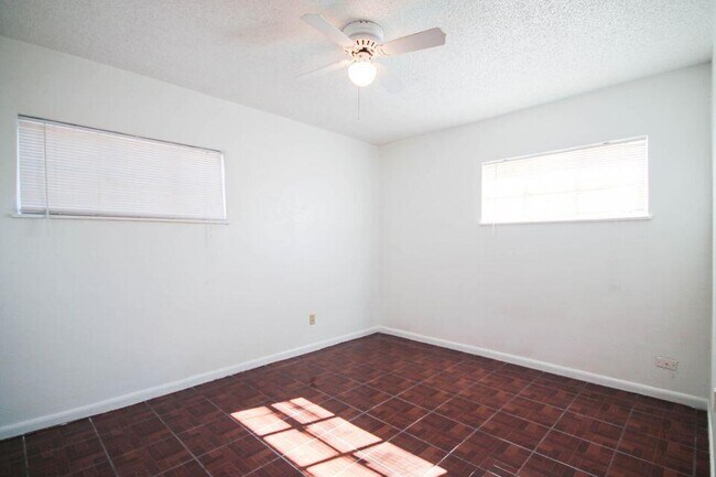 Building Photo - 209 San Saba Rd