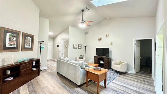 Building Photo - 782 Pine Shores Cir