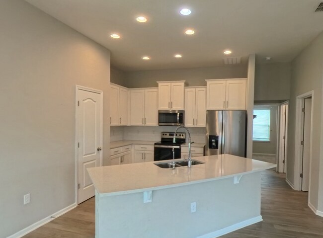 Building Photo - 70409 Winding River Dr