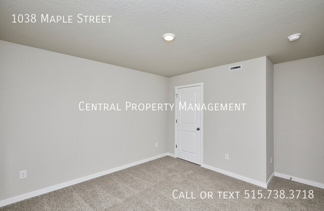 Building Photo - 1038 Maple St