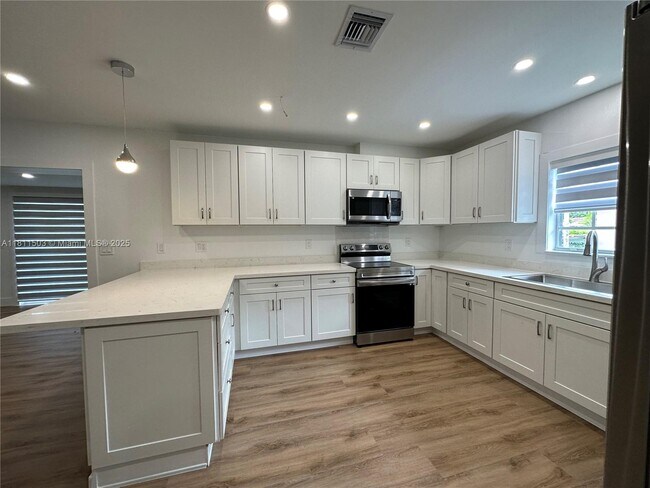 Building Photo - 6080 SW 16th St