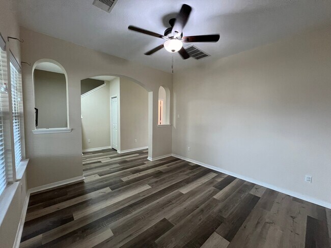 Building Photo - 20702 Settlers Lake Cir N