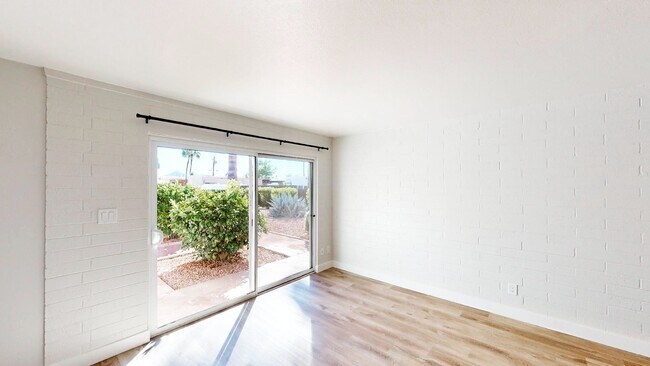 Building Photo - 1714 E Ocotillo Rd