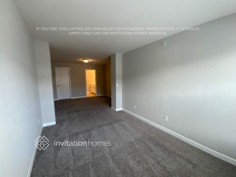 Building Photo - 10902 Everest Pl N