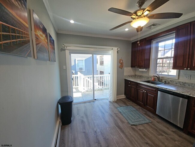 Building Photo - 111 N Sacramento Ave