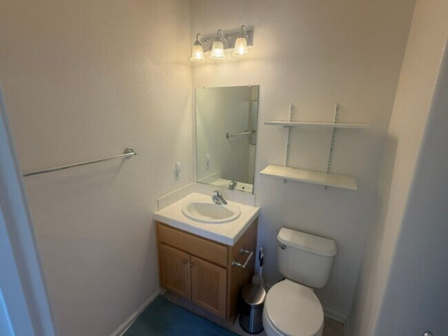 Building Photo - Large 3-Bedroom, 3.5 Bathroom Townhome in Metro Walk Village Neighborhood