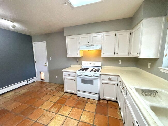 Building Photo - Nob Hill! 2bd/1ba/1CG Gorgeous!
