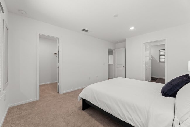 Building Photo - 16424 Big Hickory Dr