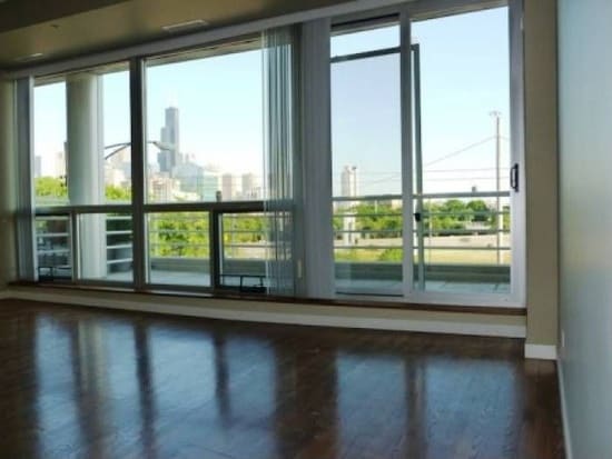 Balcony - 950 W Erie St