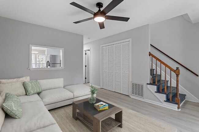 Building Photo - Gorgeous, Newly Renovated Townhome