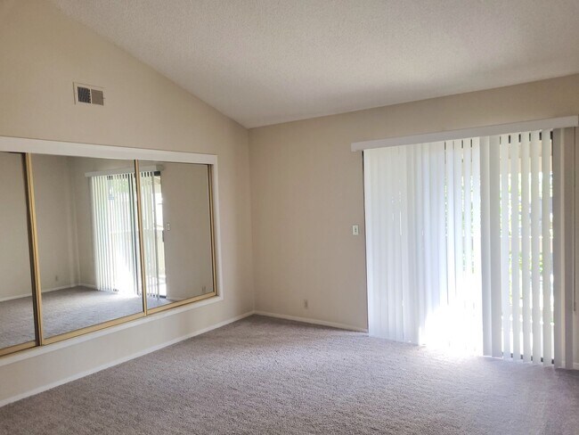 Building Photo - Saratoga 2 Bedroom Upstairs Unit in Great Complex!