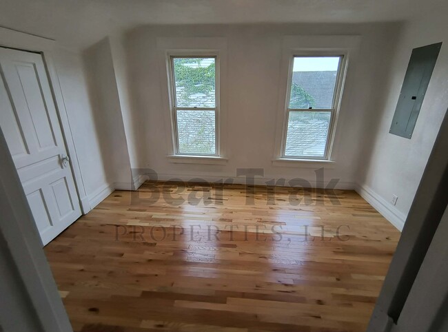 Building Photo - 1339 Charles St
