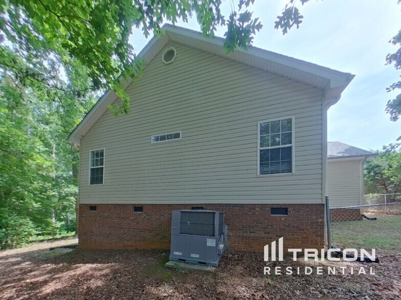 Building Photo - 225 Joes Ct