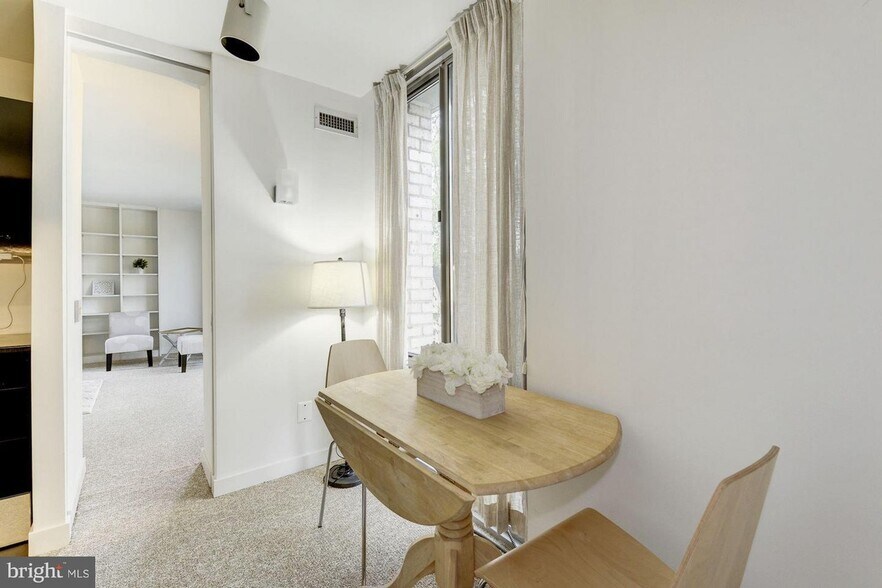 Building Photo - 950 25th St NW