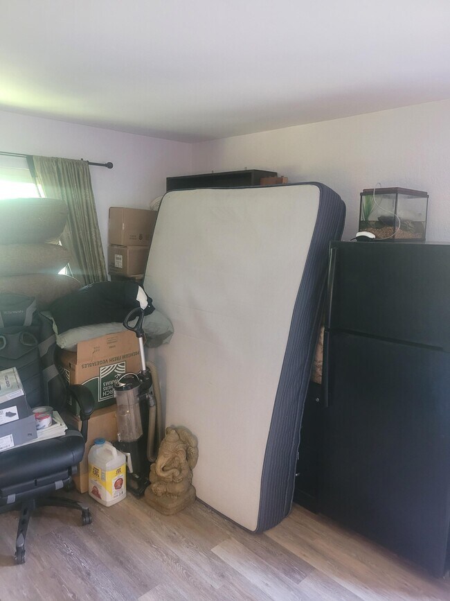 Building Photo - 1941 Nancy Ave