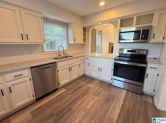 Building Photo - 1022 Vestavia Manor Dr