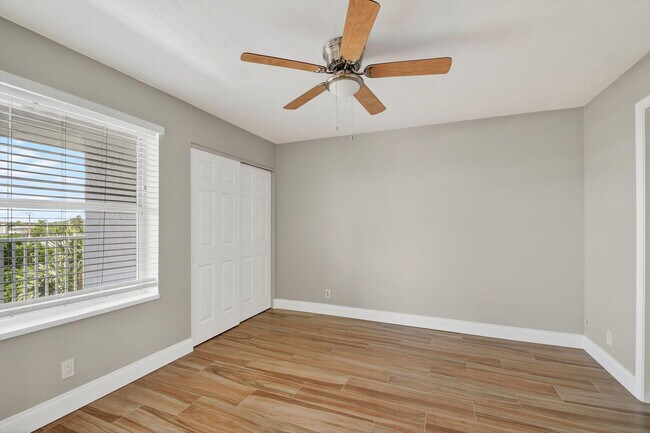 Building Photo - 3901 S Flagler Dr