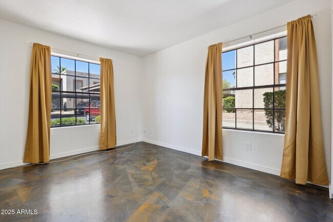 Building Photo - 205 N 74th St