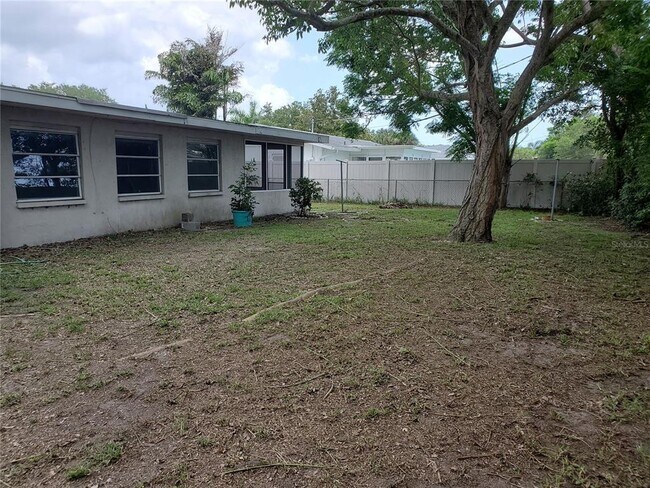 Building Photo - 4626 Hunter Ridge Dr