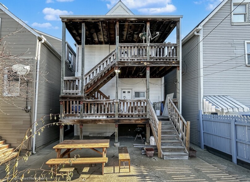 Building Photo - 1714 N Troy St