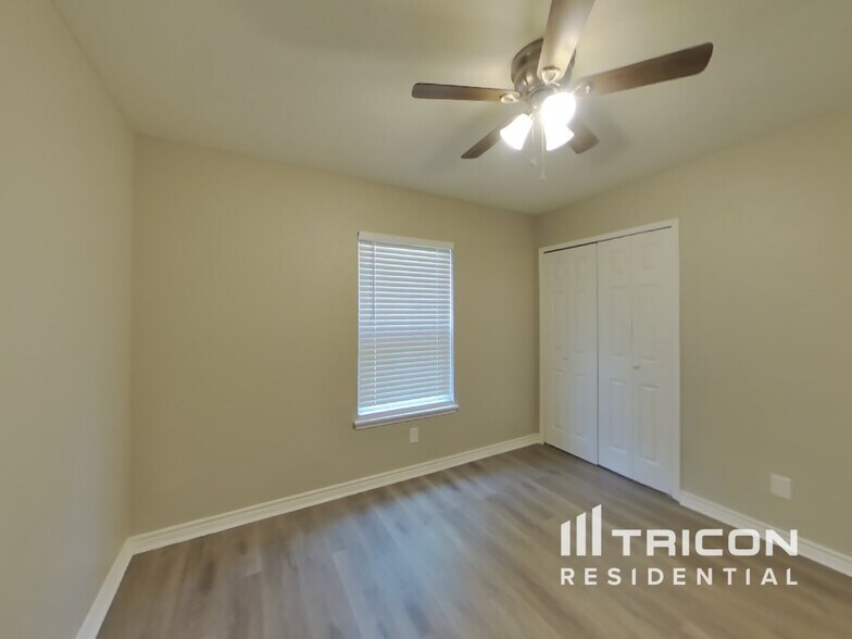 Building Photo - 1507 Carlsbad Dr