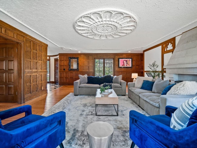 Building Photo - 1811 Breezewood Dr