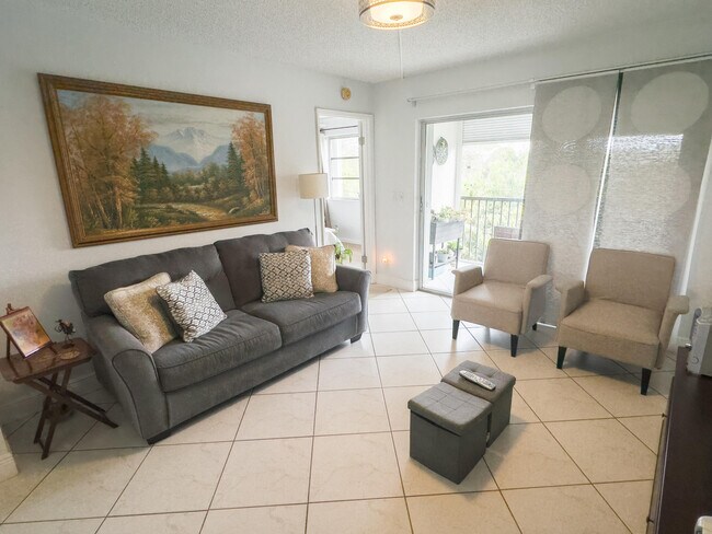 Building Photo - 2222 N Cypress Bend Dr