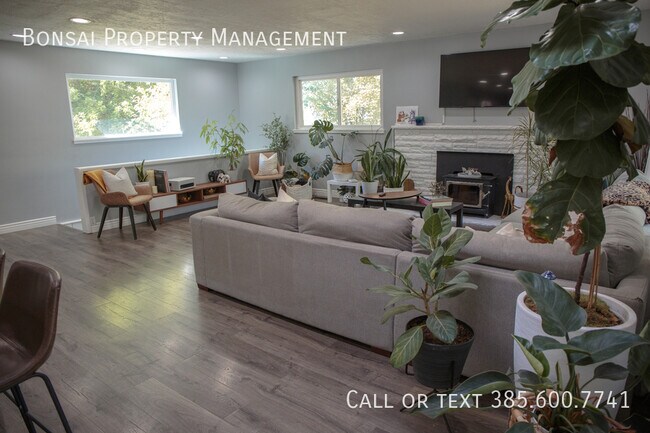 Building Photo - 3281 E Fortuna Dr