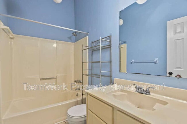 Building Photo - 9 Stallion Ct