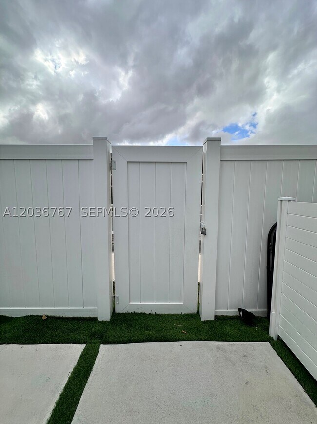 Building Photo - 11405 W 33rd Ln