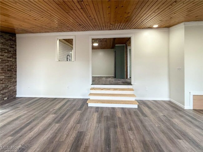 Building Photo - 11370 Parkside Ave NE