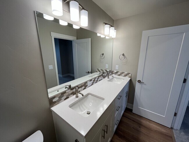 Building Photo - 3 Bed/2.5 Bath Townhome Built in 2023 in N...