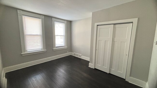 Building Photo - 1207 E Kane Pl