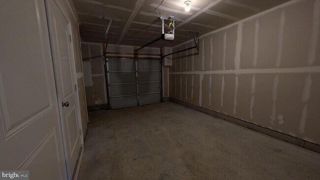 Building Photo - 413 SILVER BIRCH Dr