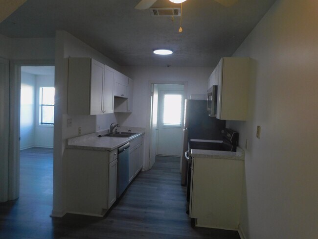 Building Photo - 801 Burcale Rd Cir