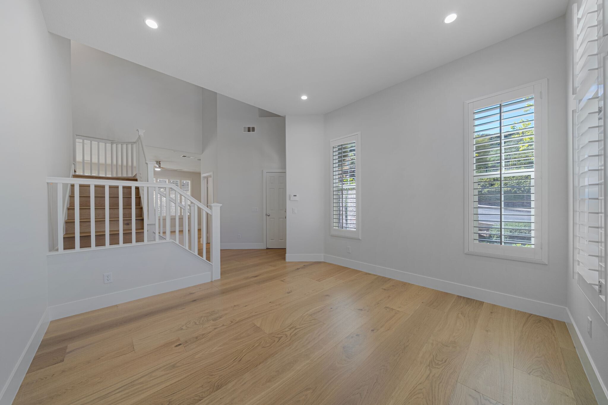 Building Photo - 25352 Avanti Ct