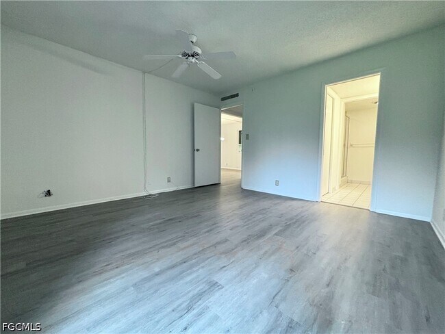 Building Photo - 2264 Winkler Ave