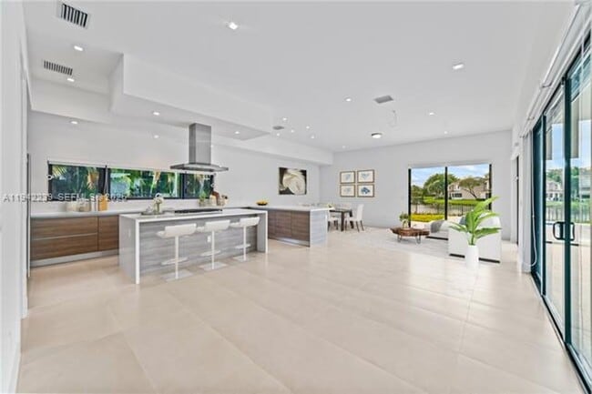 Building Photo - 16680 Botaniko Dr N