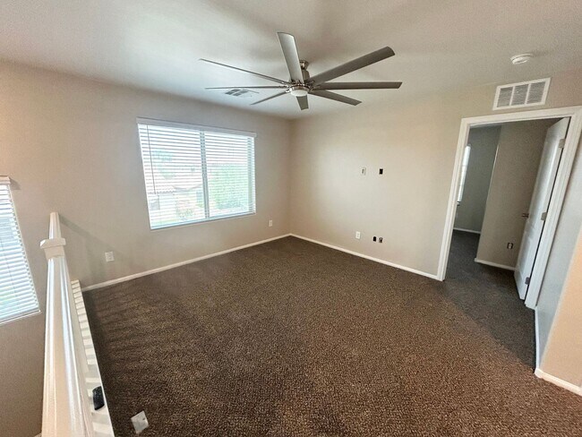 Building Photo - 3/BD 2.5/BA Bright & Stylish Mountain’s Ed...