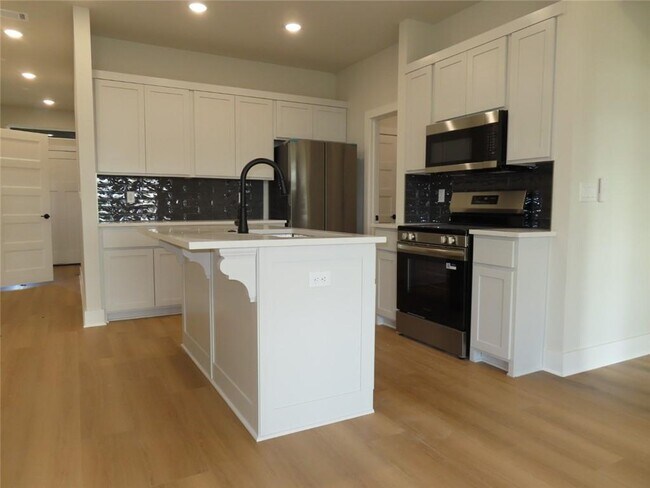 Building Photo - 1891 Lapis Ave