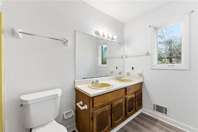 Building Photo - 2130 Fieldstone View Ct SE