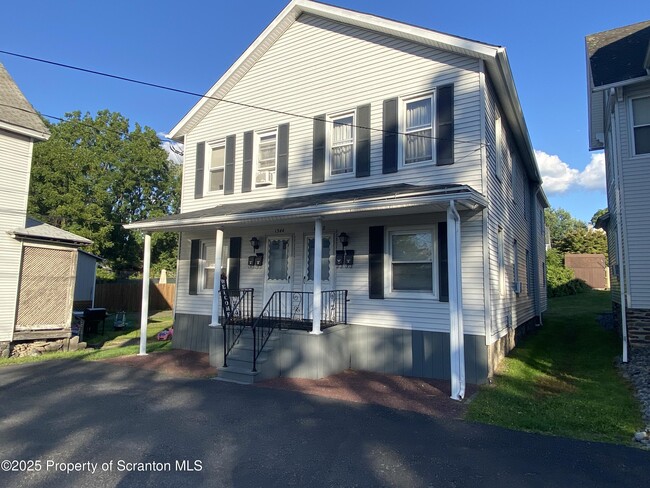 Primary Photo - 1344 Sanderson Ave