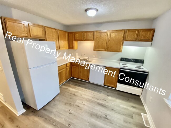 Building Photo - Redbud Ridge 7