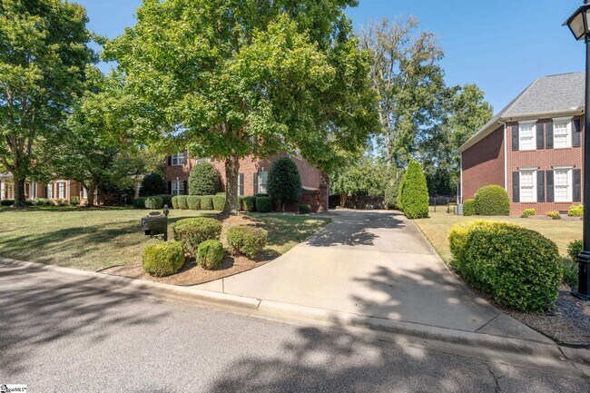 Building Photo - 220 Huddersfield Dr