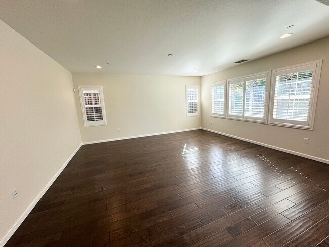 Building Photo - Perfect Shape Single Family Home in Dublin Hills